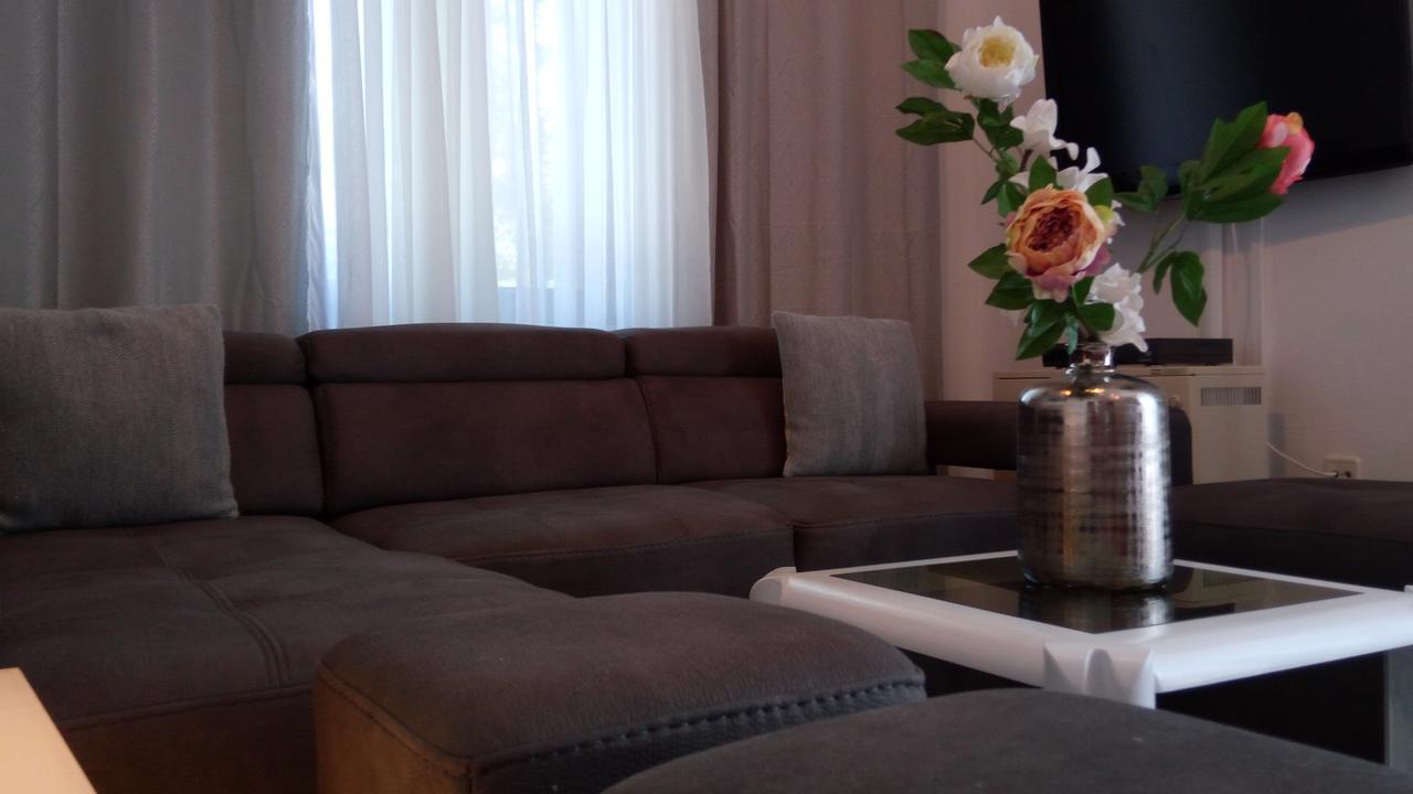 Leona Villa